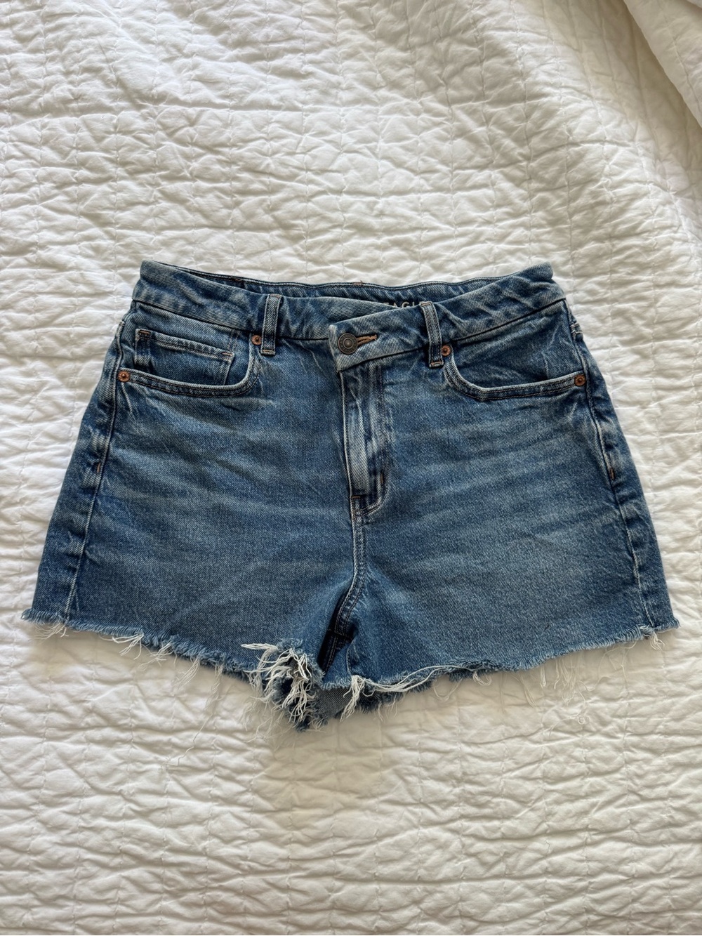 American Eagle Outfitters Curvy Mom Denim Shorts in Medium Wash